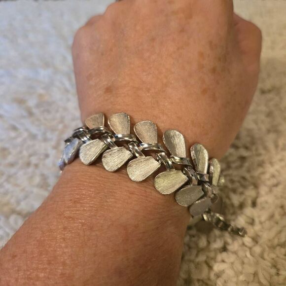 Vintage Crown Trifari Silver Bracelet Leaf Shape - Picture 9 of 9